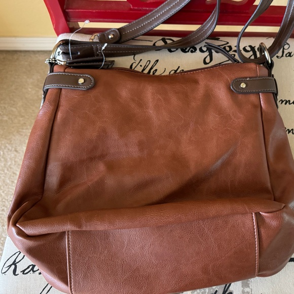 Rosetti Saddle Bag Brown Faux Leather Lots of Pockets Gently Used Like New - Picture 2 of 5